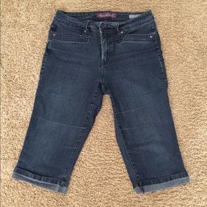 Gloria Vanderbilt cuffed stretchy denim capris